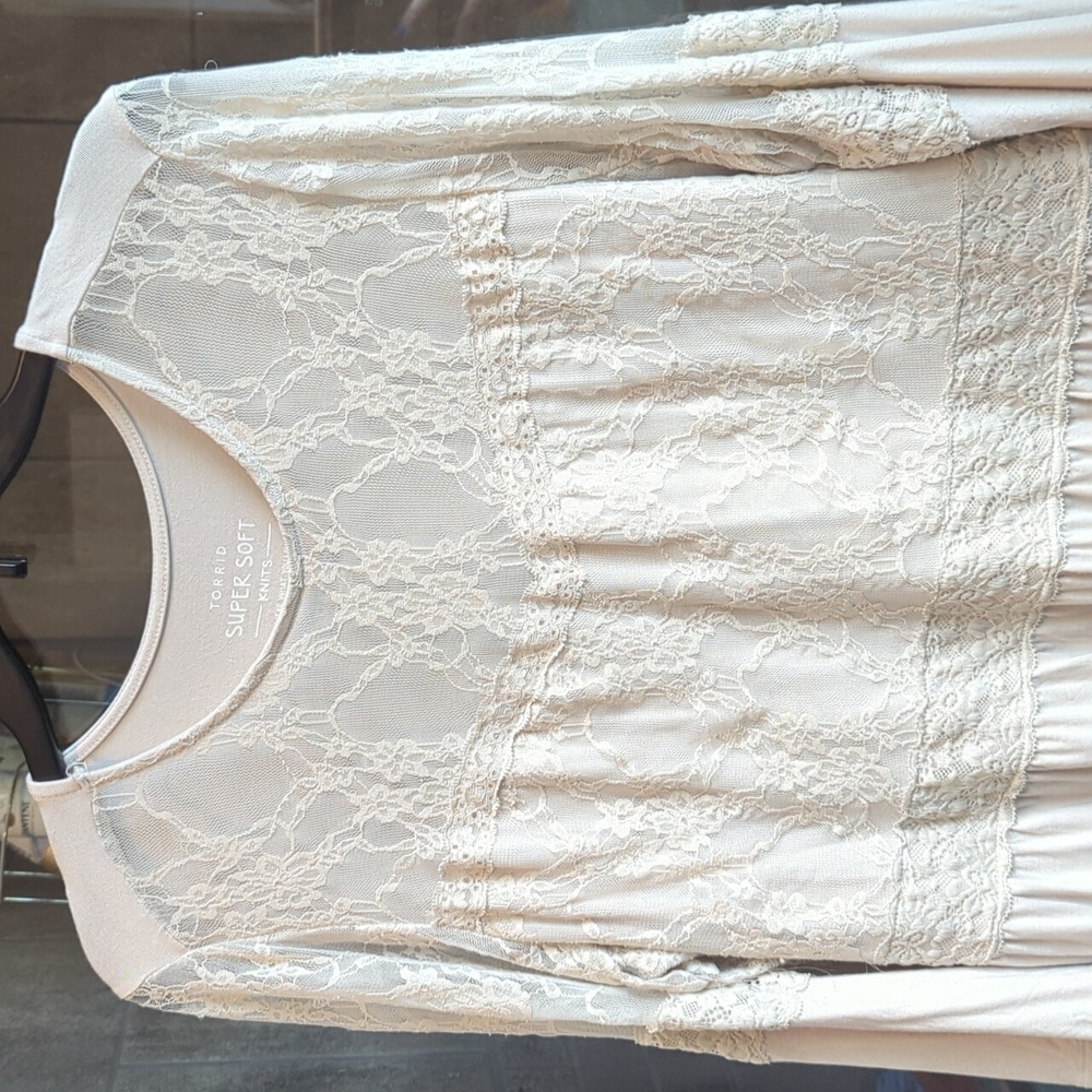 🎉 Host Pick 🎉 Torrid Lace Bodice Bell Sleeved Top - Picture 6 of 12